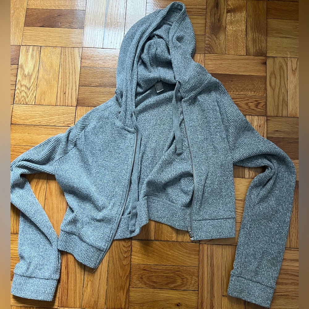 Cropped grey zip up